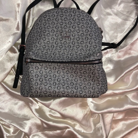 GUESS backpack - Picture 4 of 5